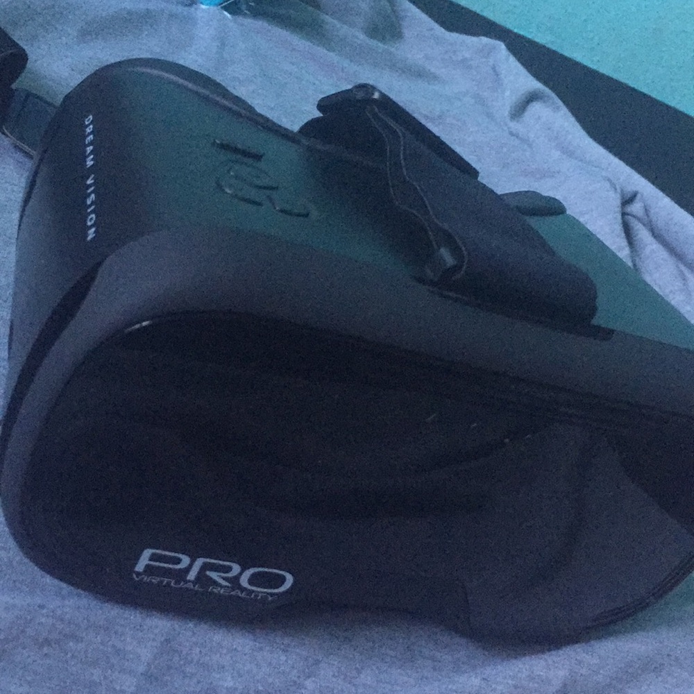 Virtual reality head set